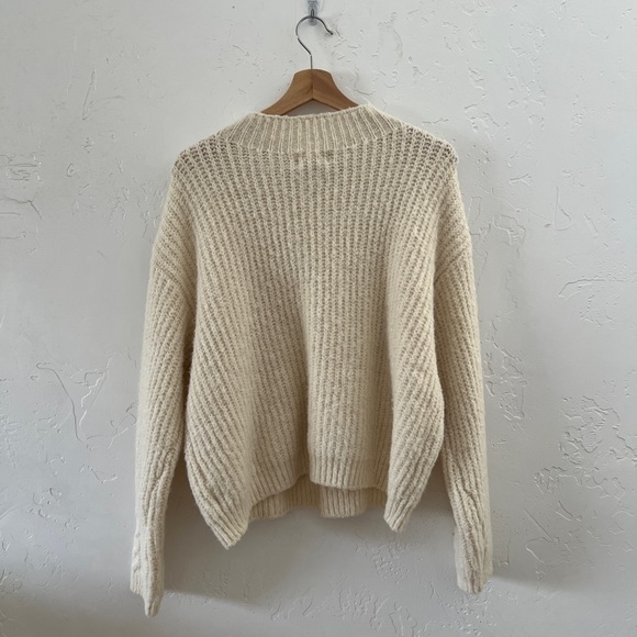 Universal Threads Sweater - Picture 4 of 4